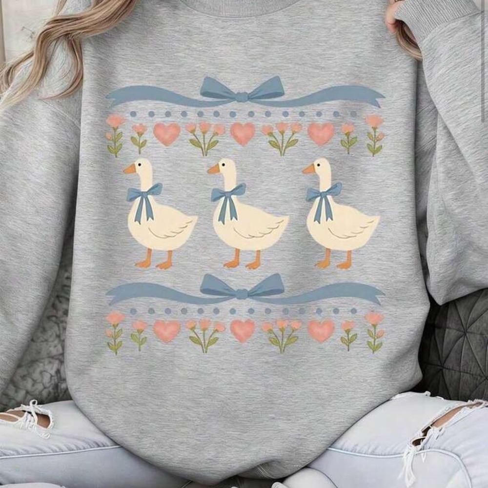 MOTHER DUCK CREWNECK PULLOVER!! This is sooooo cute!!! L